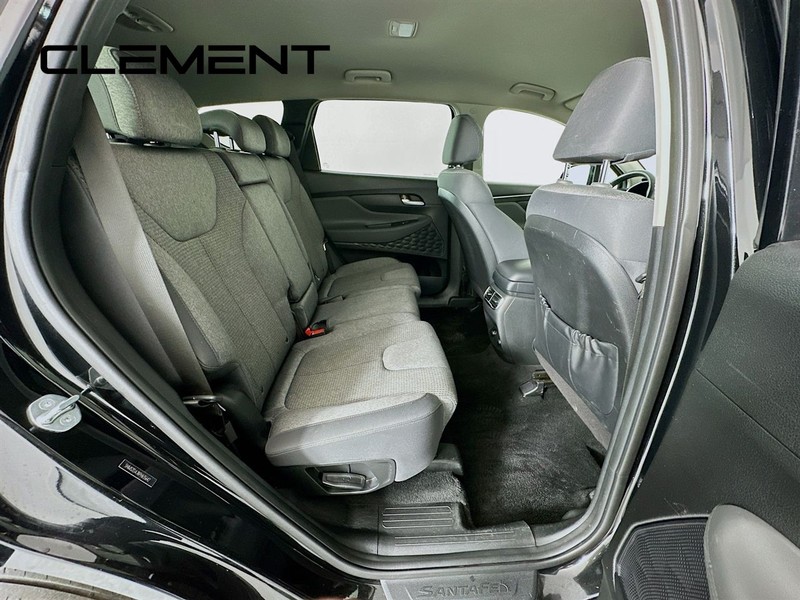 Hyundai Santa Fe Vehicle Full-screen Gallery Image 28