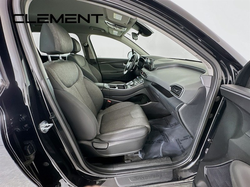 Hyundai Santa Fe Vehicle Full-screen Gallery Image 29