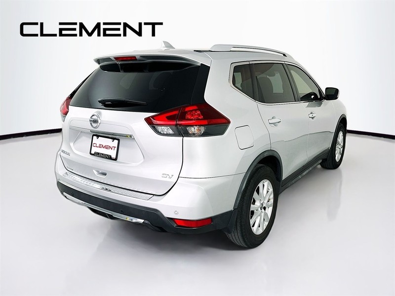 Nissan Rogue Vehicle Full-screen Gallery Image 4