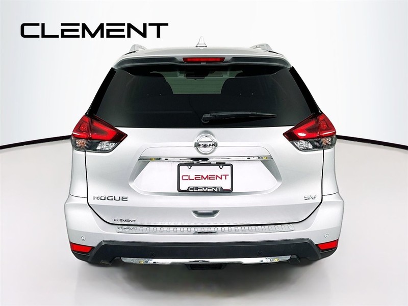 Nissan Rogue Vehicle Full-screen Gallery Image 6