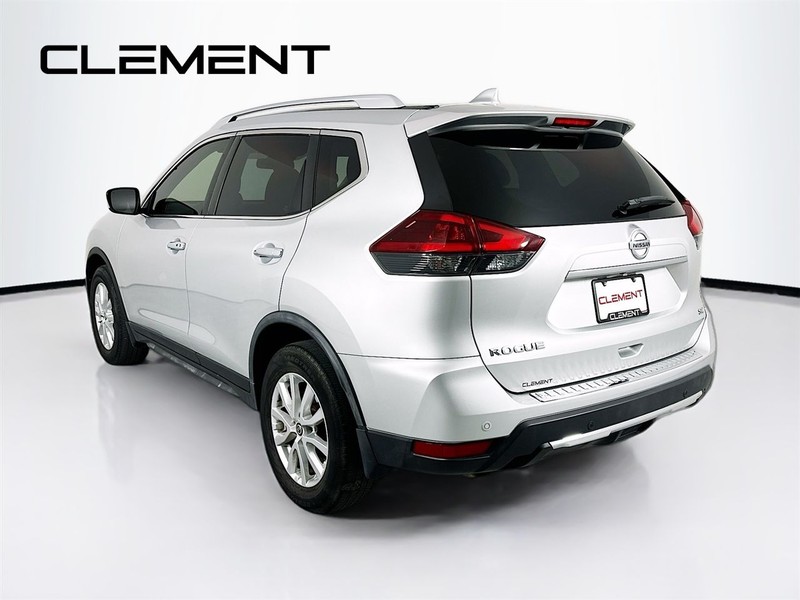 Nissan Rogue Vehicle Full-screen Gallery Image 7