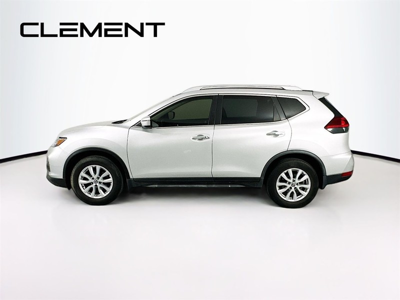 Nissan Rogue Vehicle Full-screen Gallery Image 8