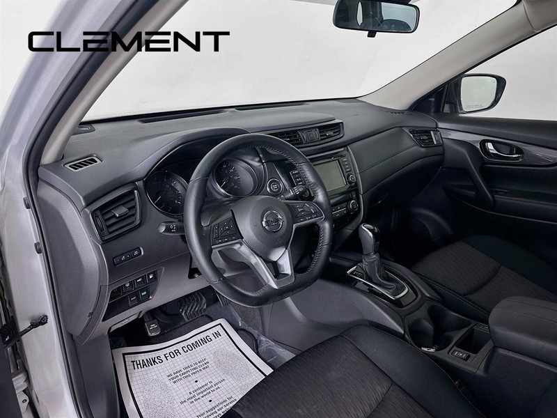 Nissan Rogue Vehicle Full-screen Gallery Image 10