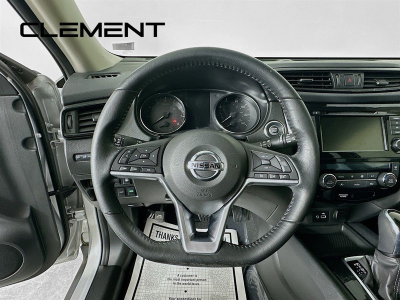 Nissan Rogue Vehicle Full-screen Gallery Image 12