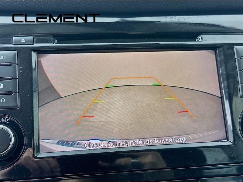 Nissan Rogue Vehicle Full-screen Gallery Image 15