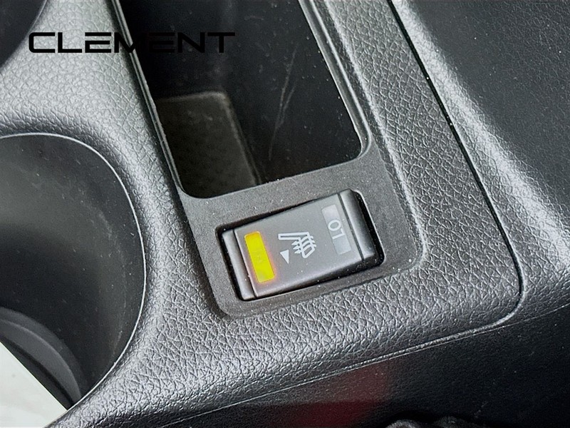 Nissan Rogue Vehicle Full-screen Gallery Image 23