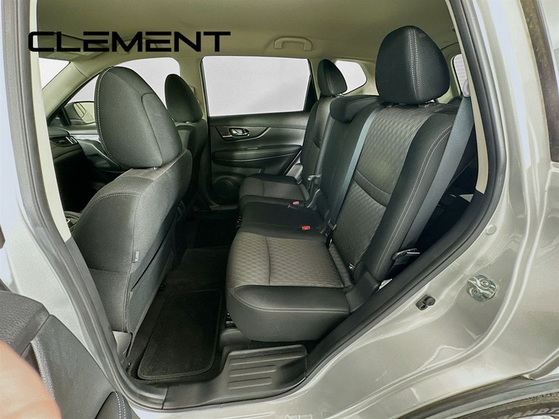 Nissan Rogue Vehicle Full-screen Gallery Image 27