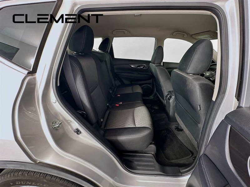 Nissan Rogue Vehicle Full-screen Gallery Image 29