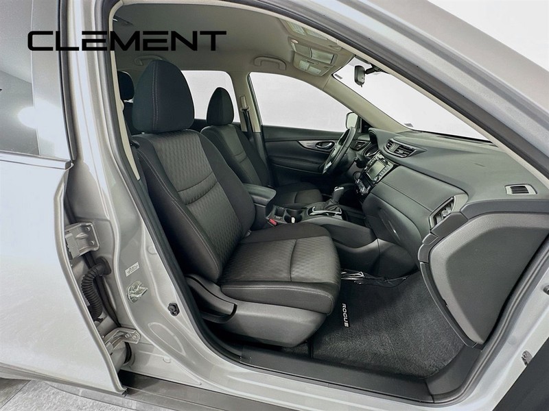 Nissan Rogue Vehicle Full-screen Gallery Image 30