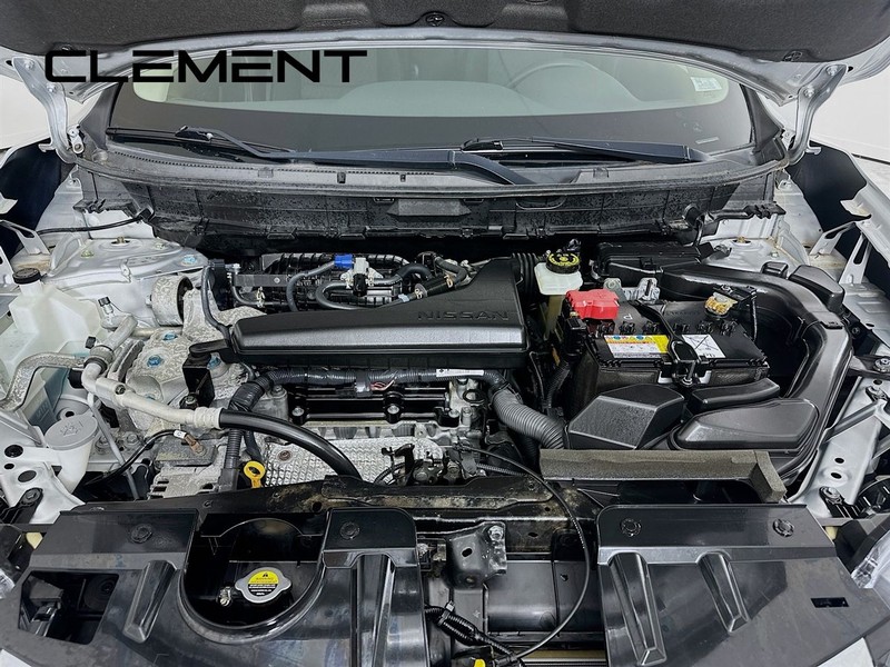 Nissan Rogue Vehicle Full-screen Gallery Image 32