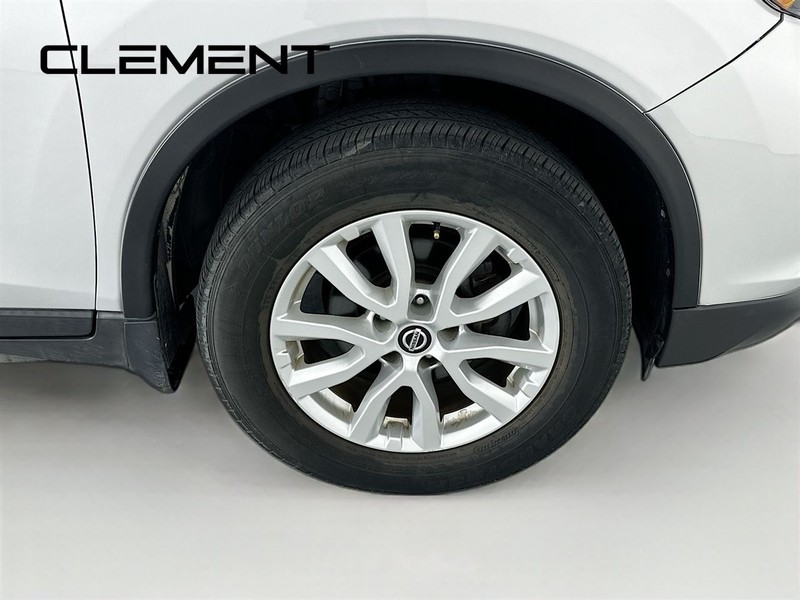 Nissan Rogue Vehicle Full-screen Gallery Image 33