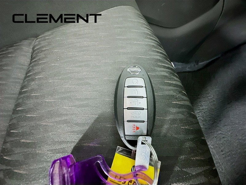 Nissan Rogue Vehicle Full-screen Gallery Image 35