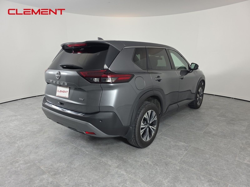 Nissan Rogue Vehicle Full-screen Gallery Image 6