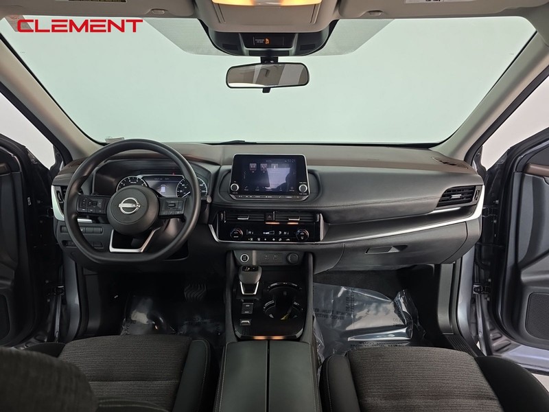 Nissan Rogue Vehicle Full-screen Gallery Image 10