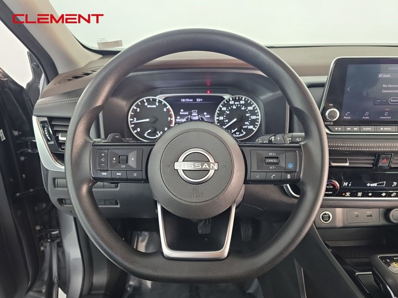 Nissan Rogue Vehicle Full-screen Gallery Image 12