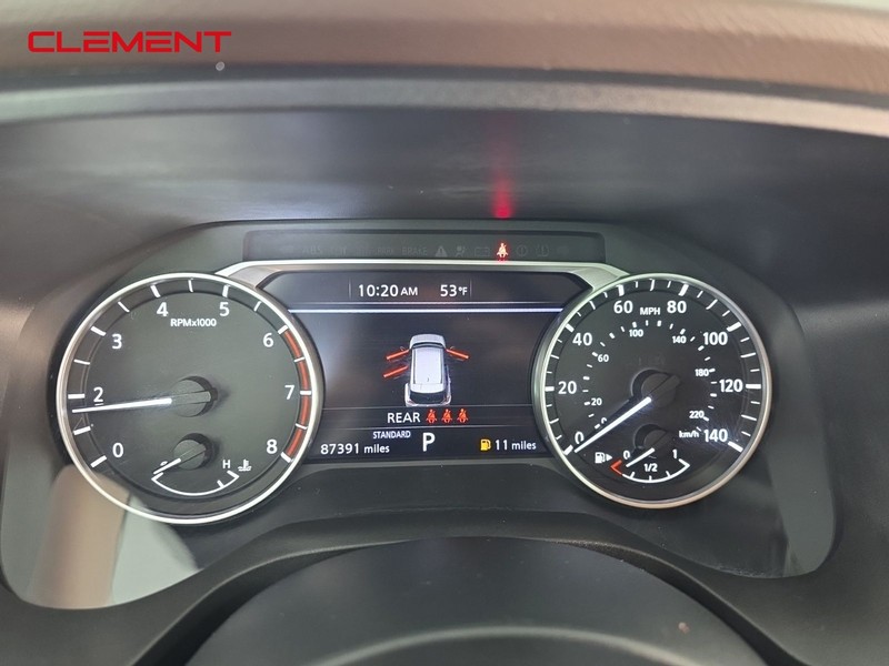 Nissan Rogue Vehicle Full-screen Gallery Image 15