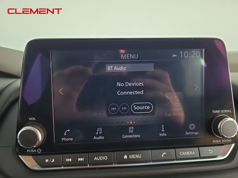 Nissan Rogue Vehicle Full-screen Gallery Image 16