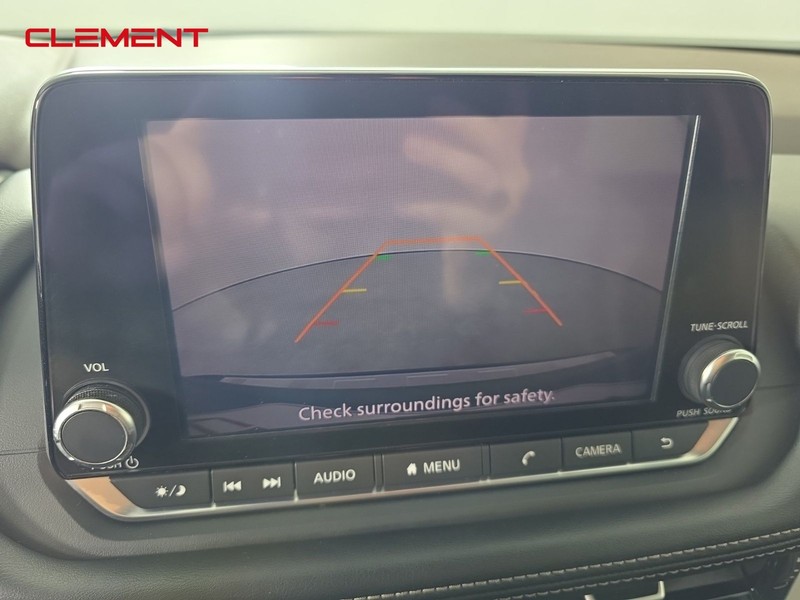 Nissan Rogue Vehicle Full-screen Gallery Image 18