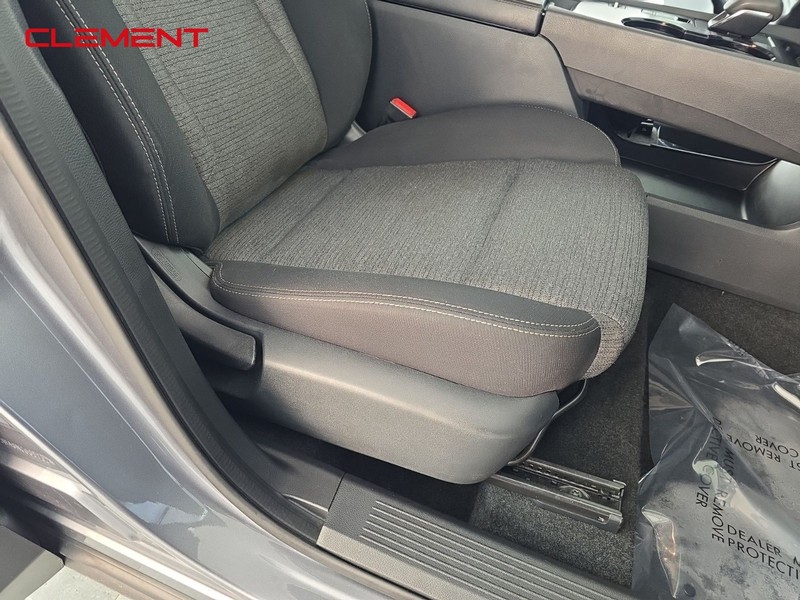 Nissan Rogue Vehicle Full-screen Gallery Image 29