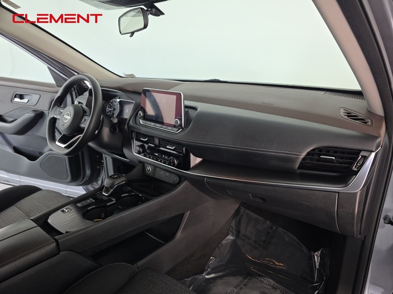 Nissan Rogue Vehicle Full-screen Gallery Image 30