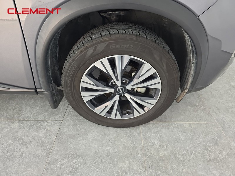 Nissan Rogue Vehicle Full-screen Gallery Image 32