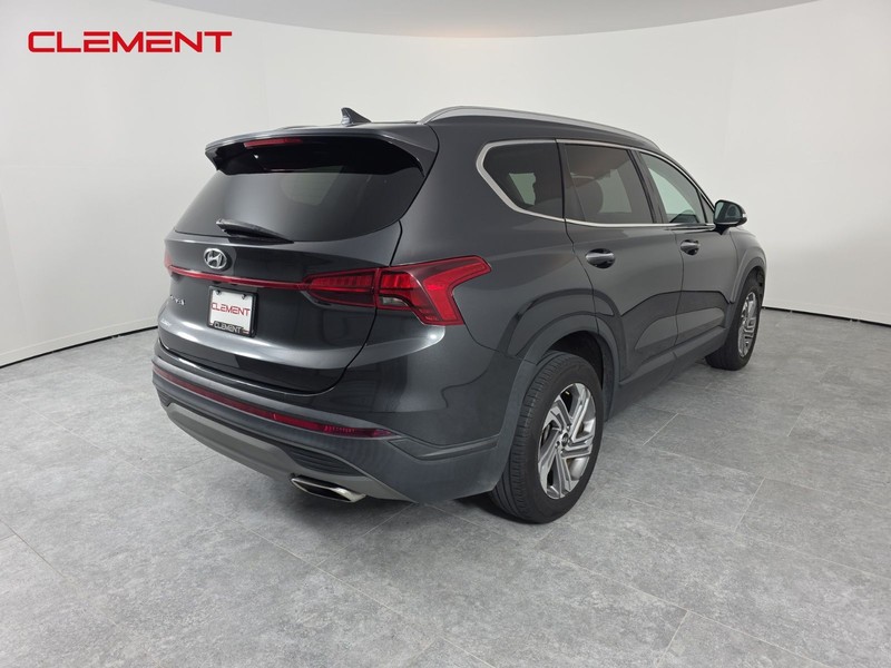 Hyundai Santa Fe Vehicle Full-screen Gallery Image 6