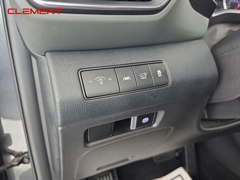 Hyundai Santa Fe Vehicle Full-screen Gallery Image 10