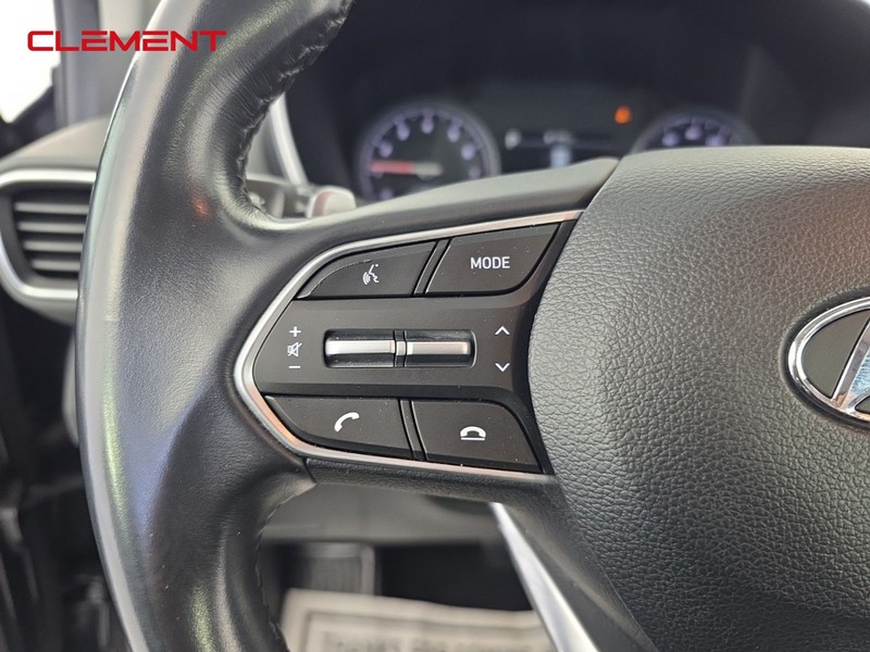 Hyundai Santa Fe Vehicle Full-screen Gallery Image 12