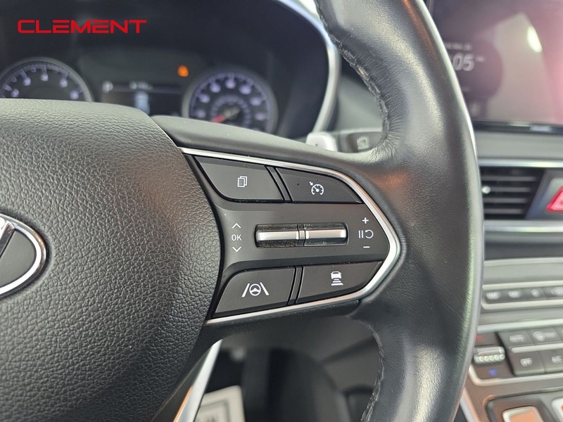 Hyundai Santa Fe Vehicle Full-screen Gallery Image 13