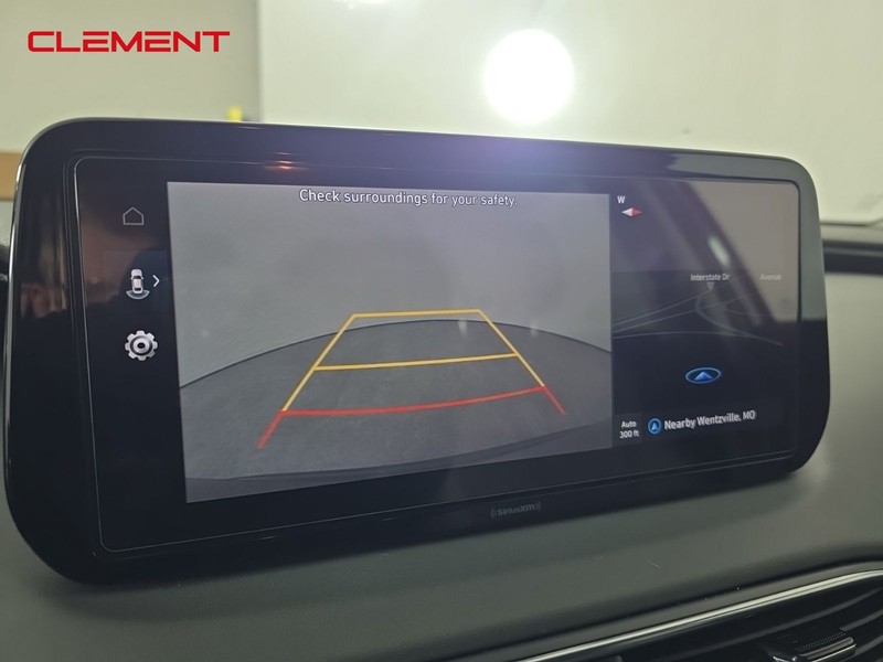 Hyundai Santa Fe Vehicle Full-screen Gallery Image 17