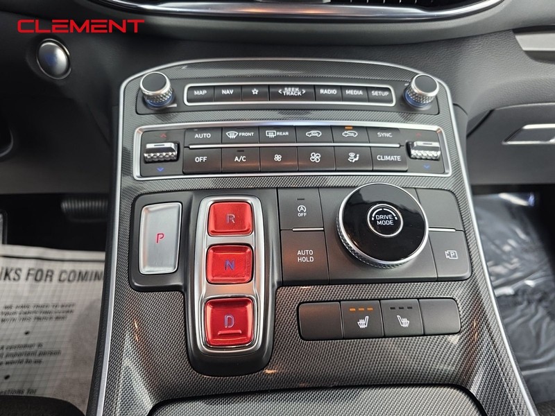 Hyundai Santa Fe Vehicle Full-screen Gallery Image 18