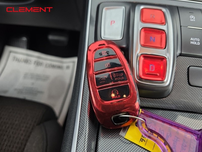 Hyundai Santa Fe Vehicle Full-screen Gallery Image 19