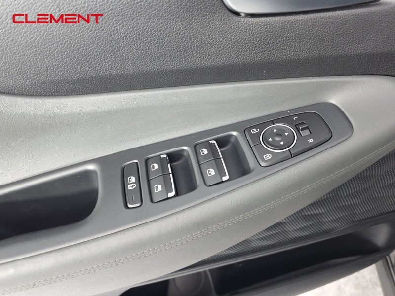 Hyundai Santa Fe Vehicle Full-screen Gallery Image 20