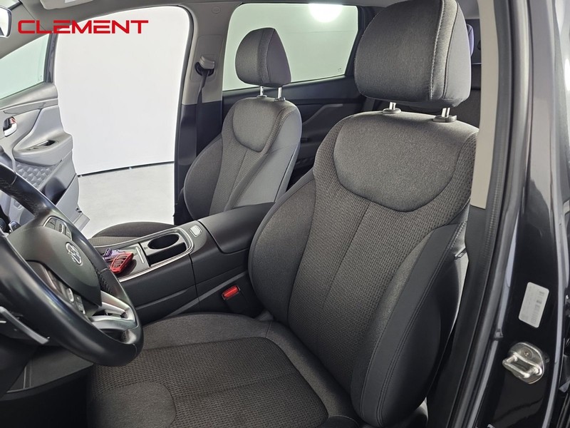 Hyundai Santa Fe Vehicle Full-screen Gallery Image 23