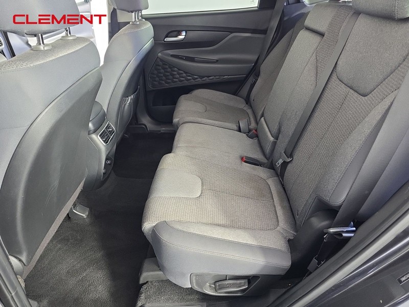 Hyundai Santa Fe Vehicle Full-screen Gallery Image 25