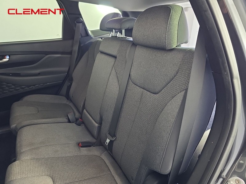 Hyundai Santa Fe Vehicle Full-screen Gallery Image 26