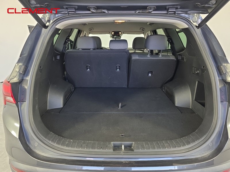 Hyundai Santa Fe Vehicle Full-screen Gallery Image 27