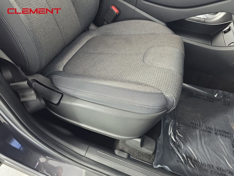 Hyundai Santa Fe Vehicle Full-screen Gallery Image 28