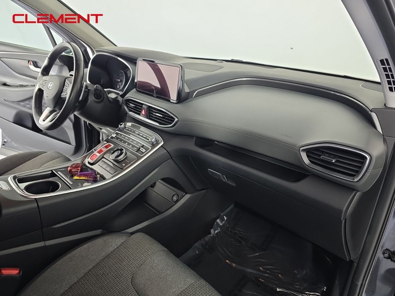 Hyundai Santa Fe Vehicle Full-screen Gallery Image 29