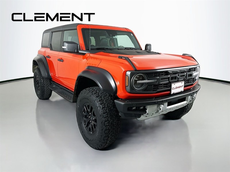 Ford Bronco Vehicle Full-screen Gallery Image 3