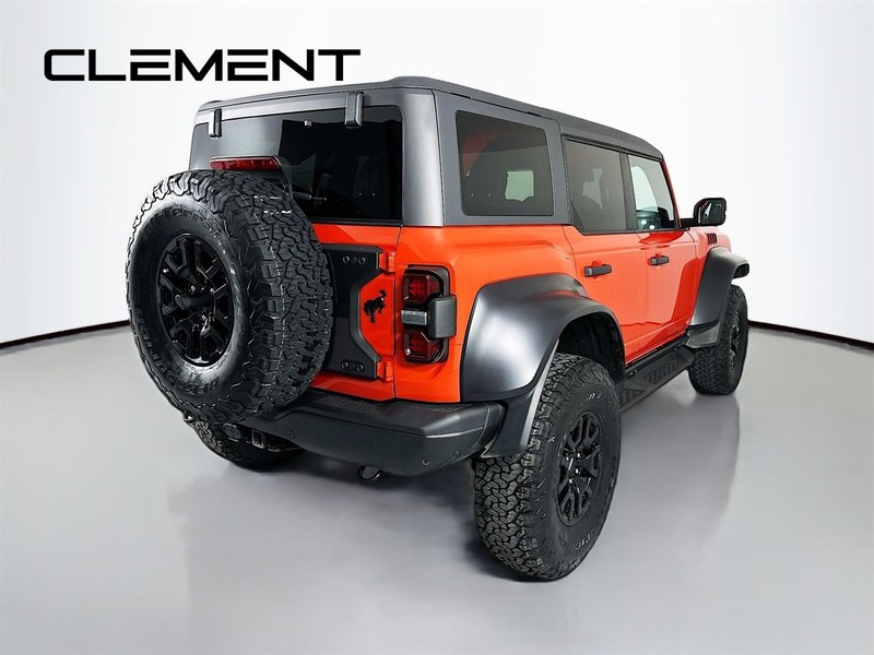 Ford Bronco Vehicle Full-screen Gallery Image 6