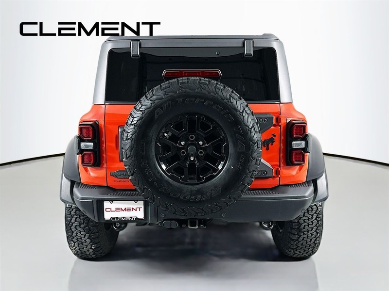 Ford Bronco Vehicle Full-screen Gallery Image 7