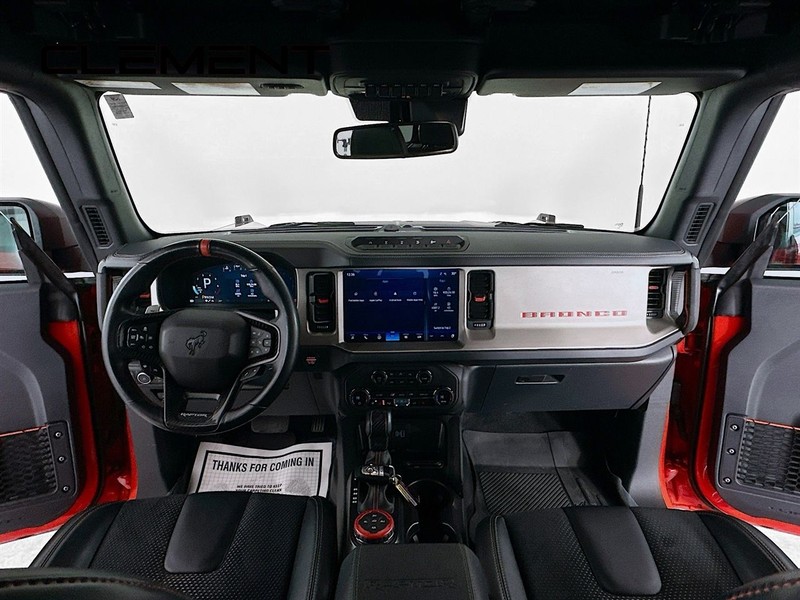 Ford Bronco Vehicle Full-screen Gallery Image 11