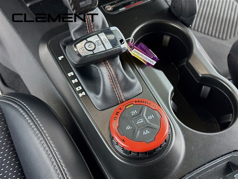 Ford Bronco Vehicle Full-screen Gallery Image 24