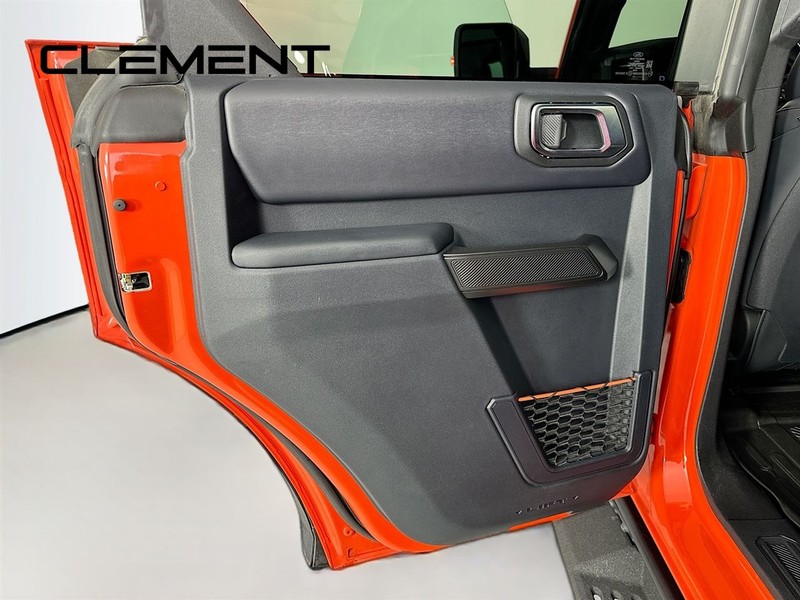 Ford Bronco Vehicle Full-screen Gallery Image 31