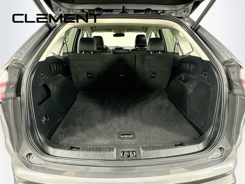 Ford Edge Vehicle Full-screen Gallery Image 10