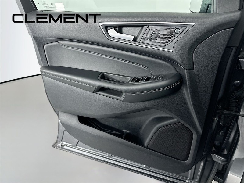 Ford Edge Vehicle Full-screen Gallery Image 27