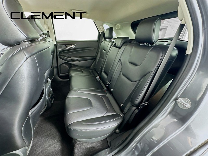 Ford Edge Vehicle Full-screen Gallery Image 31