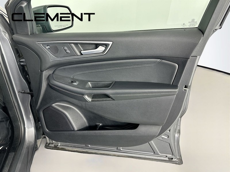 Ford Edge Vehicle Full-screen Gallery Image 34