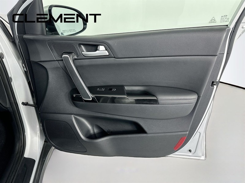 Kia Sportage Vehicle Full-screen Gallery Image 34